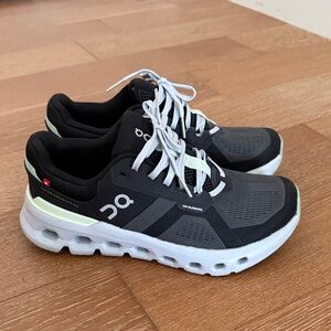 Women’s cloud runner 2 on clouds